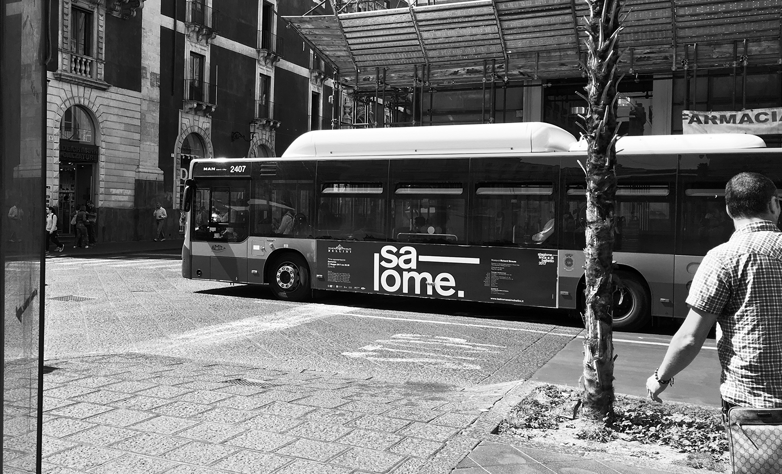 Comunicazione opera Salome nei bus urbani delle ve del centro storico di catania